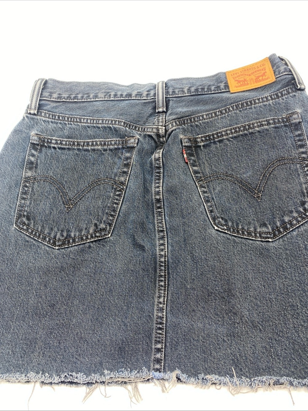 Levis High Rise Fray Cut Hem Black Jean Skirt Y2K Size 29 Denim - Picture 4 of 9